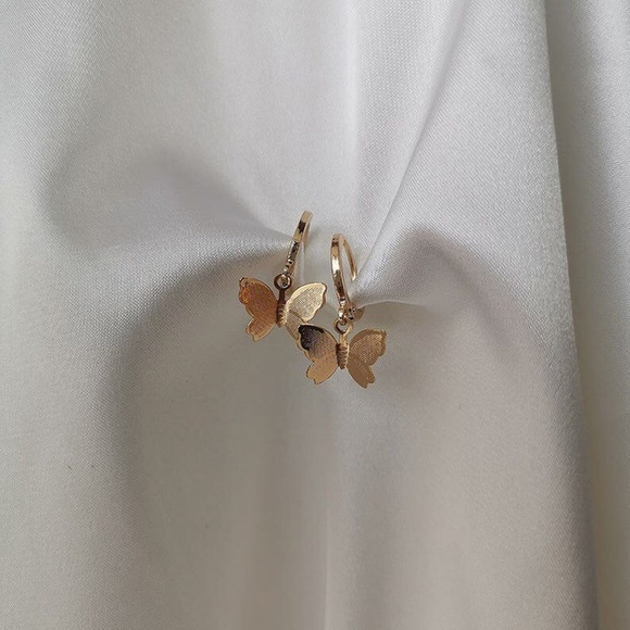 Jewelry - Gold Butterfly Earrings!